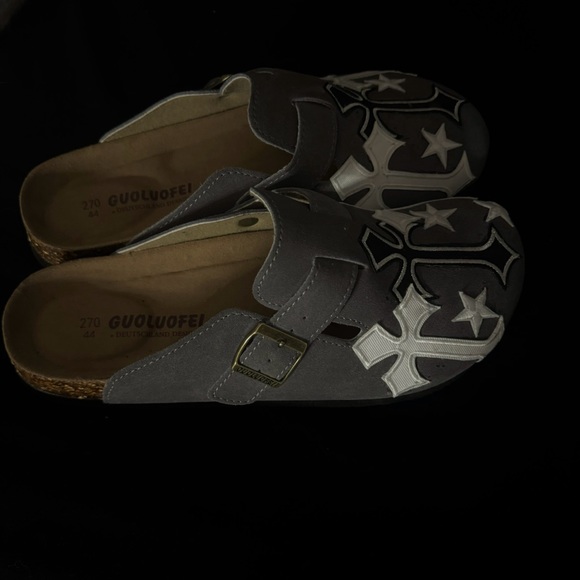 Brand new never worn. just want to get rid of these.Trynna save up for collage. - Picture 1 of 5